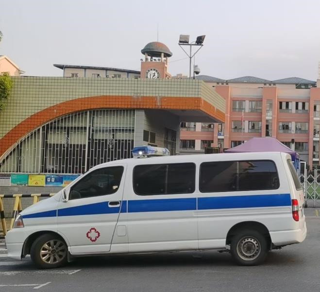 正定救护车出租护送骨折病人一公里多少钱